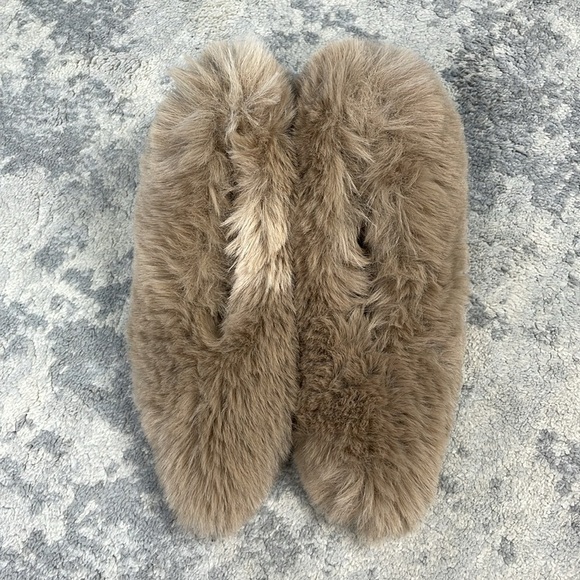 New Jeffrey Campbell Fluff MF Faux Fur Block Heel Mules Furry Beige Sz 5.5 - Picture 3 of 12